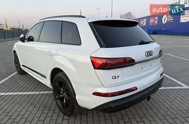 Позашляховик / Кросовер Audi Q7 2020 в 