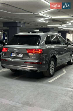 Внедорожник / Кроссовер Audi Q7 2016 в 