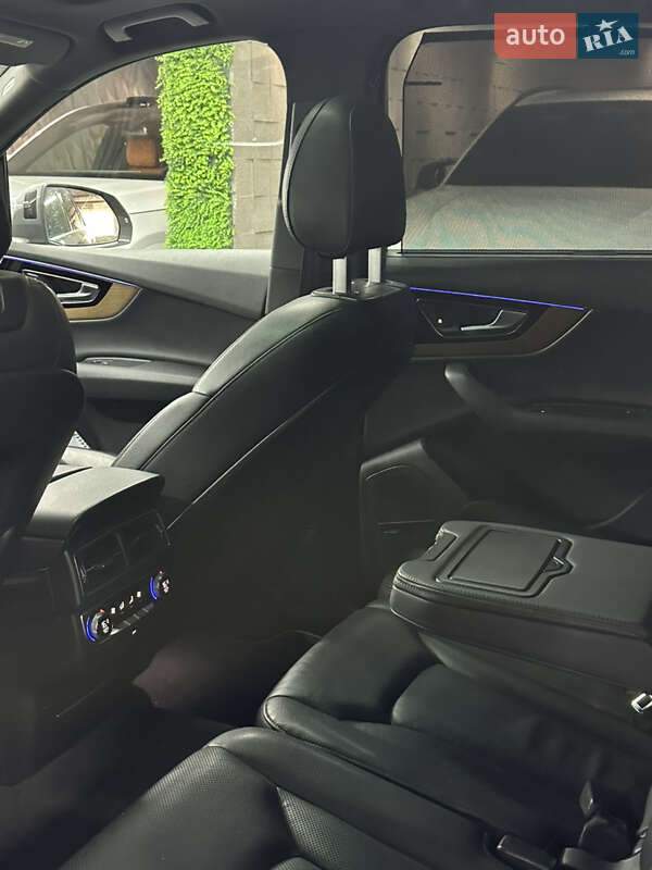 Позашляховик / Кросовер Audi Q7 2016 в Одесі