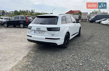 Позашляховик / Кросовер Audi Q7 2017 в 