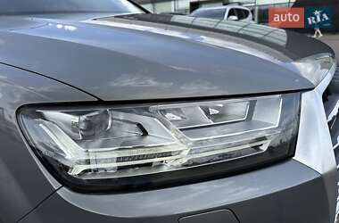 Позашляховик / Кросовер Audi Q7 2016 в 