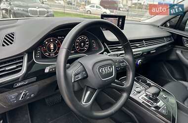 Позашляховик / Кросовер Audi Q7 2016 в 