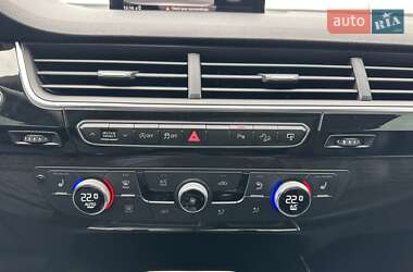 Позашляховик / Кросовер Audi Q7 2016 в 