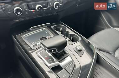 Позашляховик / Кросовер Audi Q7 2016 в 