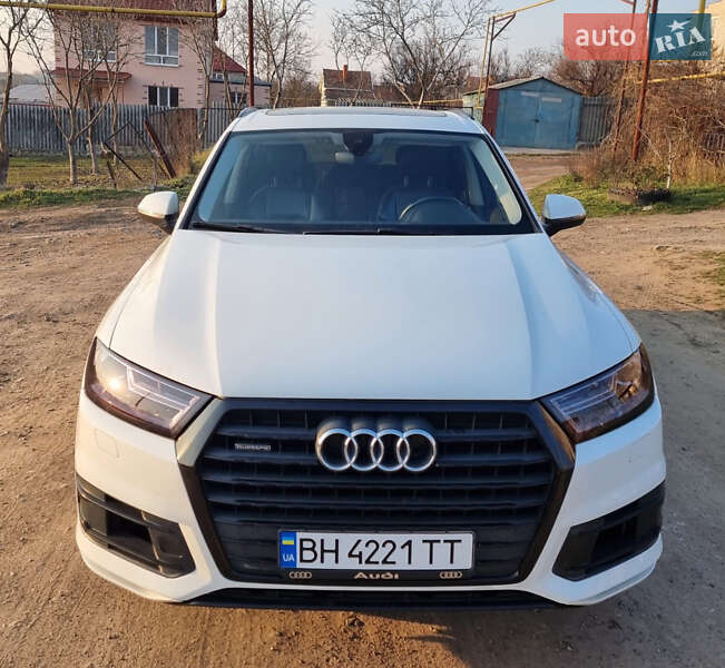 Позашляховик / Кросовер Audi Q7 2018 в 