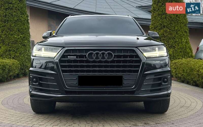 Позашляховик / Кросовер Audi Q7 2015 в 