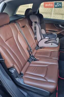 Внедорожник / Кроссовер Audi Q7 2016 в 
