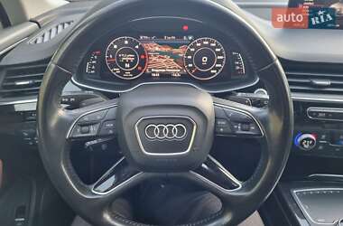 Внедорожник / Кроссовер Audi Q7 2016 в 