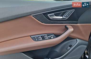 Внедорожник / Кроссовер Audi Q7 2016 в 