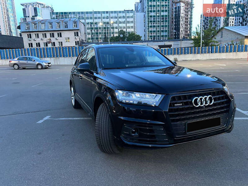 Внедорожник / Кроссовер Audi Q7 2016 в 