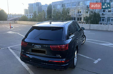 Внедорожник / Кроссовер Audi Q7 2016 в 