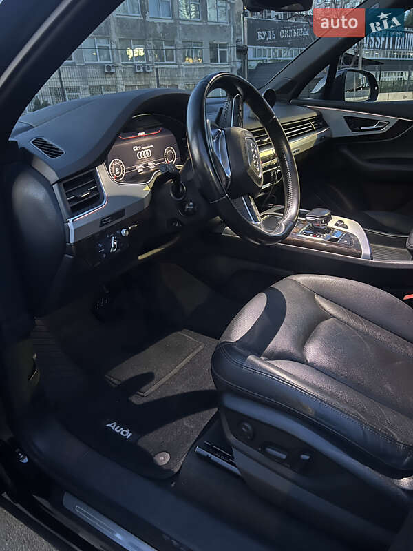Внедорожник / Кроссовер Audi Q7 2016 в Киеве