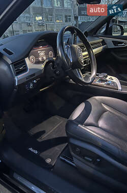 Внедорожник / Кроссовер Audi Q7 2016 в 