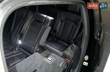 Внедорожник / Кроссовер Audi Q7 2016 в 