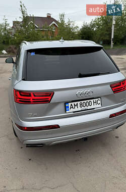 Внедорожник / Кроссовер Audi Q7 2016 в 