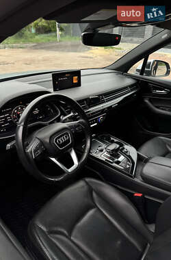 Внедорожник / Кроссовер Audi Q7 2016 в 