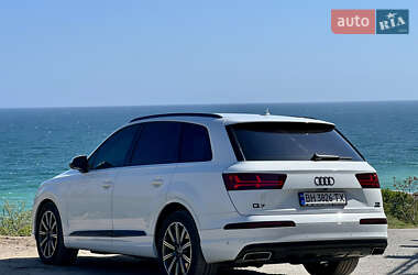 Позашляховик / Кросовер Audi Q7 2016 в 
