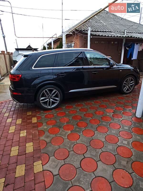 Внедорожник / Кроссовер Audi Q7 2017 в Ананьеве