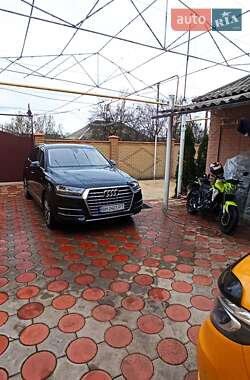 Внедорожник / Кроссовер Audi Q7 2017 в 