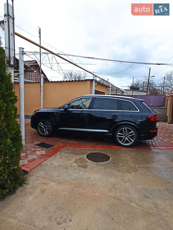 Внедорожник / Кроссовер Audi Q7 2017 в Ананьеве