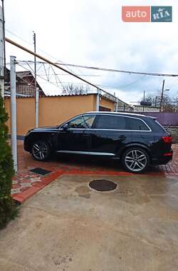 Внедорожник / Кроссовер Audi Q7 2017 в 