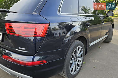 Внедорожник / Кроссовер Audi Q7 2017 в 