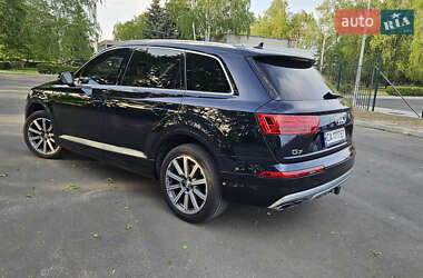 Внедорожник / Кроссовер Audi Q7 2017 в 