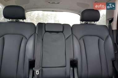Внедорожник / Кроссовер Audi Q7 2015 в 