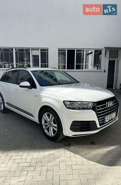 Внедорожник / Кроссовер Audi Q7 2017 в 