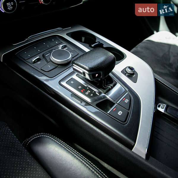 Внедорожник / Кроссовер Audi Q7 2017 в Черновцах