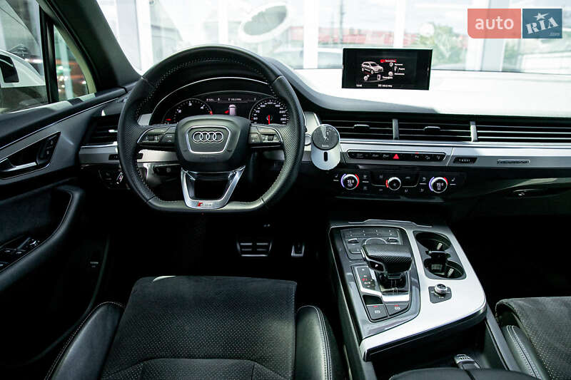 Внедорожник / Кроссовер Audi Q7 2017 в Черновцах