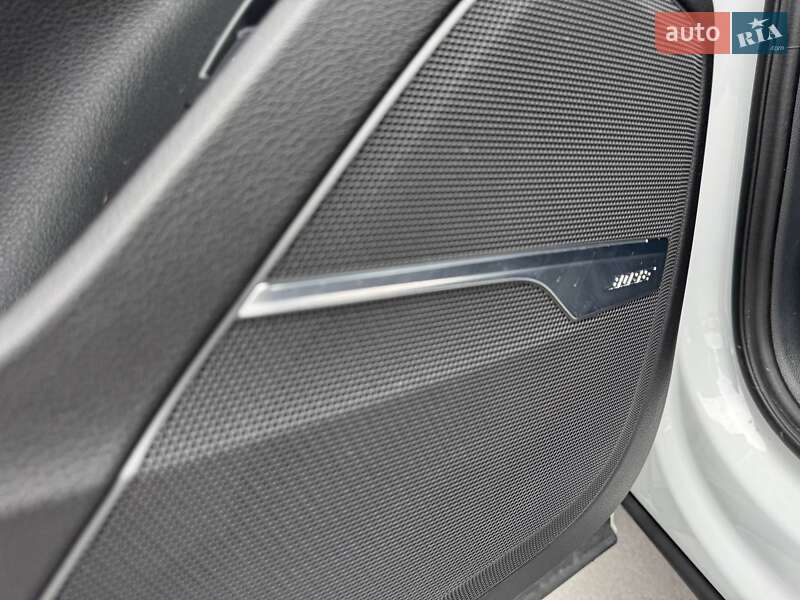 Позашляховик / Кросовер Audi Q7 2017 в Рівному