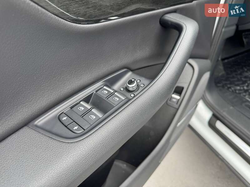 Позашляховик / Кросовер Audi Q7 2017 в Рівному