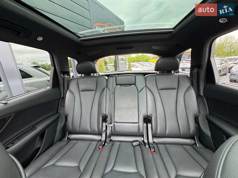 Позашляховик / Кросовер Audi Q7 2017 в Рівному