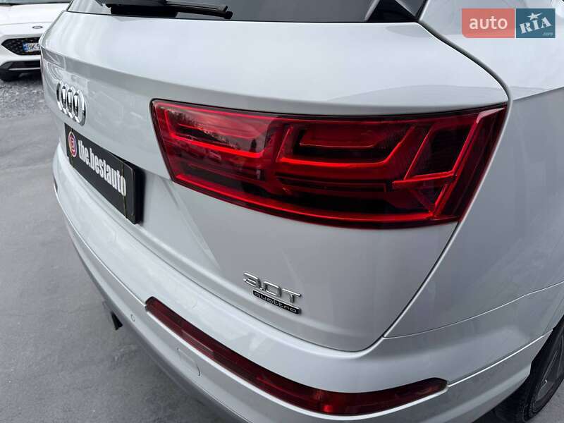 Позашляховик / Кросовер Audi Q7 2017 в Рівному
