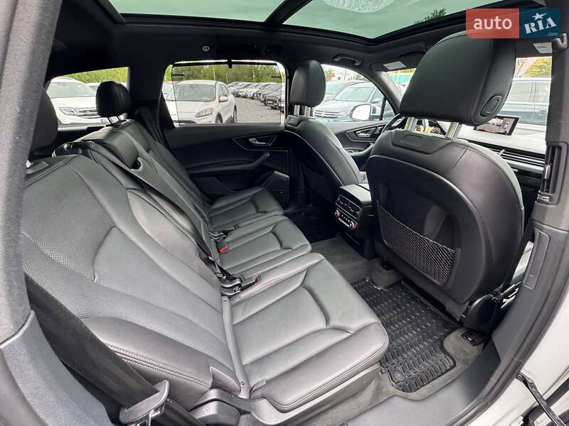 Позашляховик / Кросовер Audi Q7 2017 в Рівному