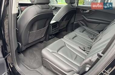Позашляховик / Кросовер Audi Q7 2022 в 