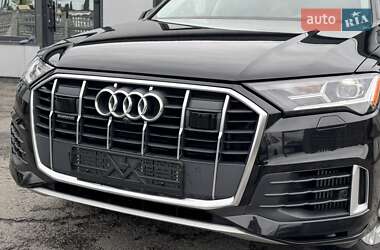 Позашляховик / Кросовер Audi Q7 2022 в 