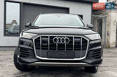 Позашляховик / Кросовер Audi Q7 2022 в 