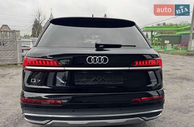 Позашляховик / Кросовер Audi Q7 2022 в 