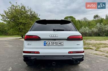 Внедорожник / Кроссовер Audi Q7 2022 в 