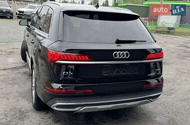 Позашляховик / Кросовер Audi Q7 2022 в 