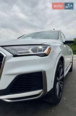 Внедорожник / Кроссовер Audi Q7 2022 в 