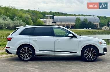 Внедорожник / Кроссовер Audi Q7 2022 в 
