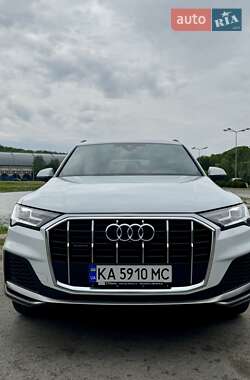 Внедорожник / Кроссовер Audi Q7 2022 в 