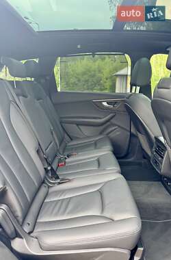 Внедорожник / Кроссовер Audi Q7 2022 в 