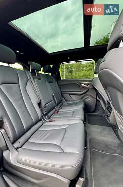 Внедорожник / Кроссовер Audi Q7 2022 в 