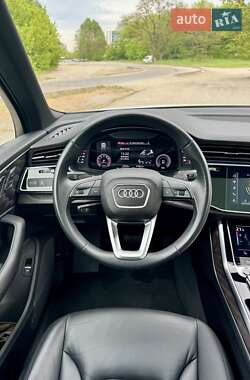 Внедорожник / Кроссовер Audi Q7 2022 в 