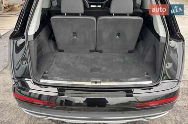 Позашляховик / Кросовер Audi Q7 2022 в 