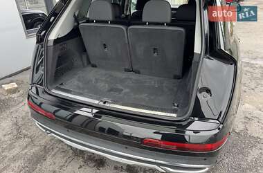 Позашляховик / Кросовер Audi Q7 2022 в 